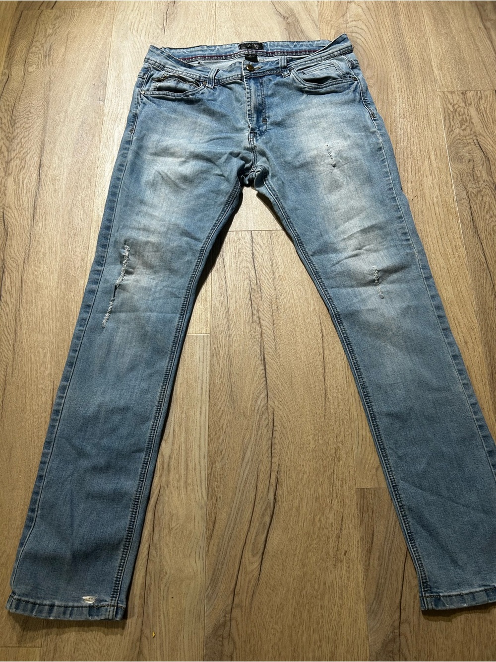 Slim Straight Women's Jeans in Light Blue Wash